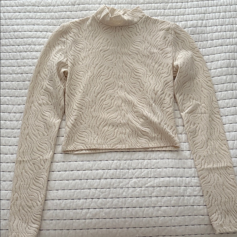 Babaton Cream Textured Knit Top
*from aritzia*